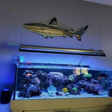 Décoration murale en métal avec requin.