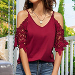 T-shirt en dentelle à col V et épaules dénudées