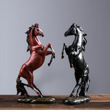 Cheval en résine debout