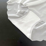 Culotte féminine en soie glacée sans trace