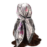 Foulard en Satin de Soie Imprimé Fleuri Botanique