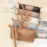 Pochette en cuir légère avec grand espace et fermeture éclair au poignet