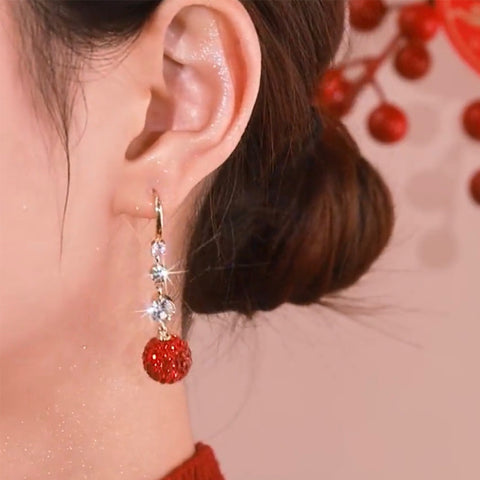 Boucles d'oreilles élégantes longues boules rouges pleines de diamants