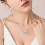 Collier élégant en forme de coeur pour femme avec rose