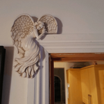 Décoration cadre de porte ailes d'ange en résine