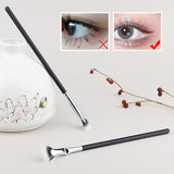 Brosse de cils en forme de ventilateur incliné