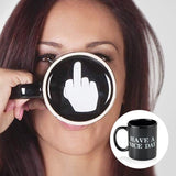 Tasse drôle avec le doigt du milieu