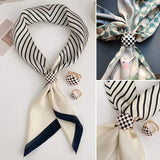 Boucle de foulard en soie simple et élégante