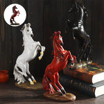Cheval en résine debout