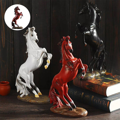 Cheval en résine debout