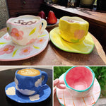 Tasse en céramique avec fleurs peintes à la main