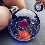 Collier Pendentif Cosmique en Perles de Verre Étoilées