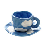 Tasse en céramique avec fleurs peintes à la main