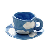 Tasse en céramique avec fleurs peintes à la main