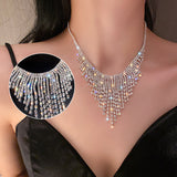 Collier pompon élégant et tendance