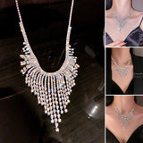 Collier pompon élégant et tendance