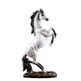 Cheval en résine debout