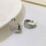 Boucles d'Oreilles Brossées en Forme de C