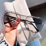 Lunettes de soleil à grande monture