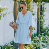 Robe en mousseline à volants et encolure en V