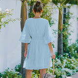 Robe en mousseline à volants et encolure en V