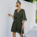 Robe en mousseline à volants et encolure en V