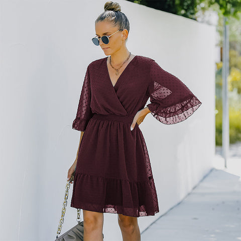 Robe en mousseline à volants et encolure en V